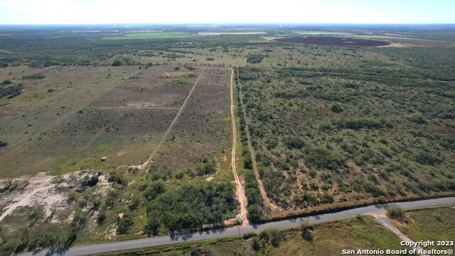 1913 County Road 3000 Pearsall, TX 78061