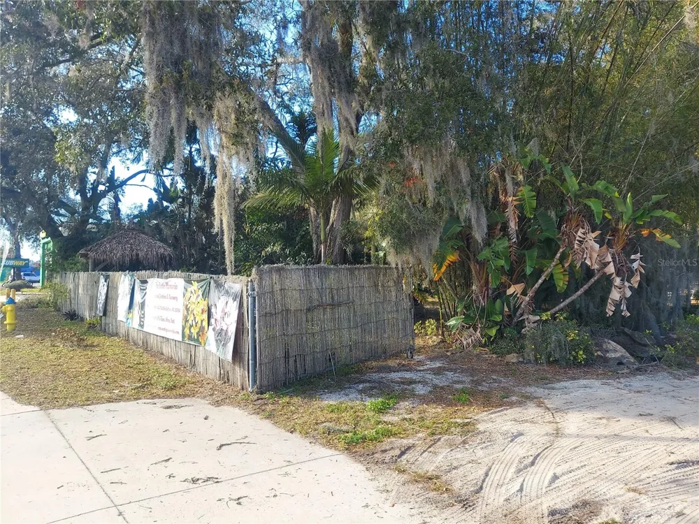 453 W DR MARTIN LUTHER KING JR BOULEVARD Seffner, FL 33584