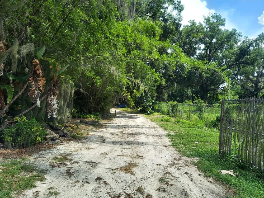 453 W DR MARTIN LUTHER KING JR BOULEVARD Seffner, FL 33584