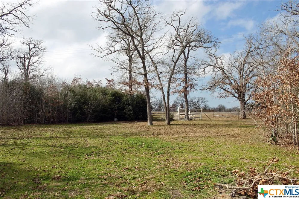 8729 E Fm 20 Dale, TX 78616