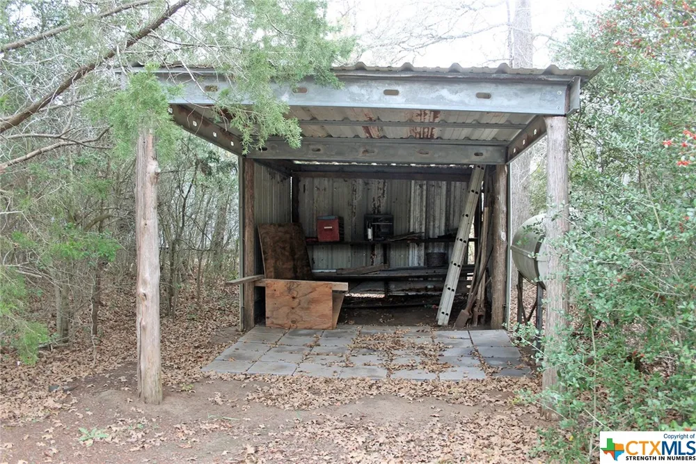 8729 E Fm 20 Dale, TX 78616