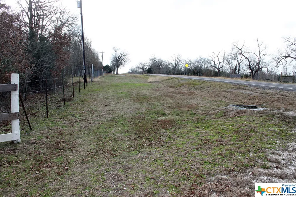 8729 E Fm 20 Dale, TX 78616