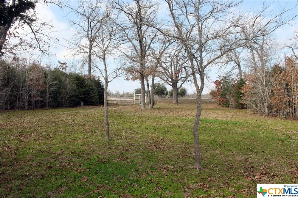 8729 E Fm 20 Dale, TX 78616