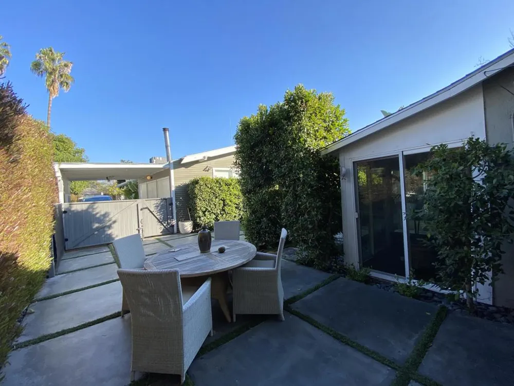 5623 Beck Avenue North Hollywood, CA 91601