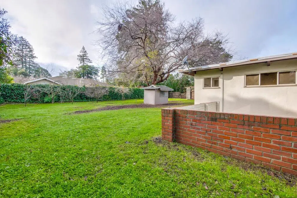 200 Almond Avenue Los Altos, CA 94022