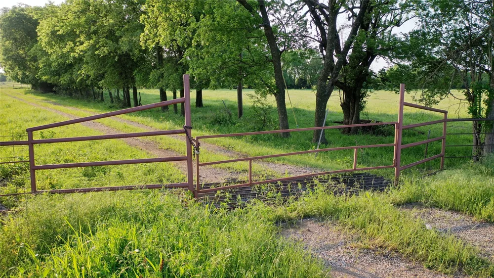 FM 1752 ROAD Whitewright, TX 75491