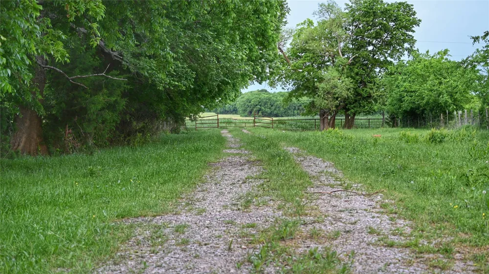 FM 1752 ROAD Whitewright, TX 75491