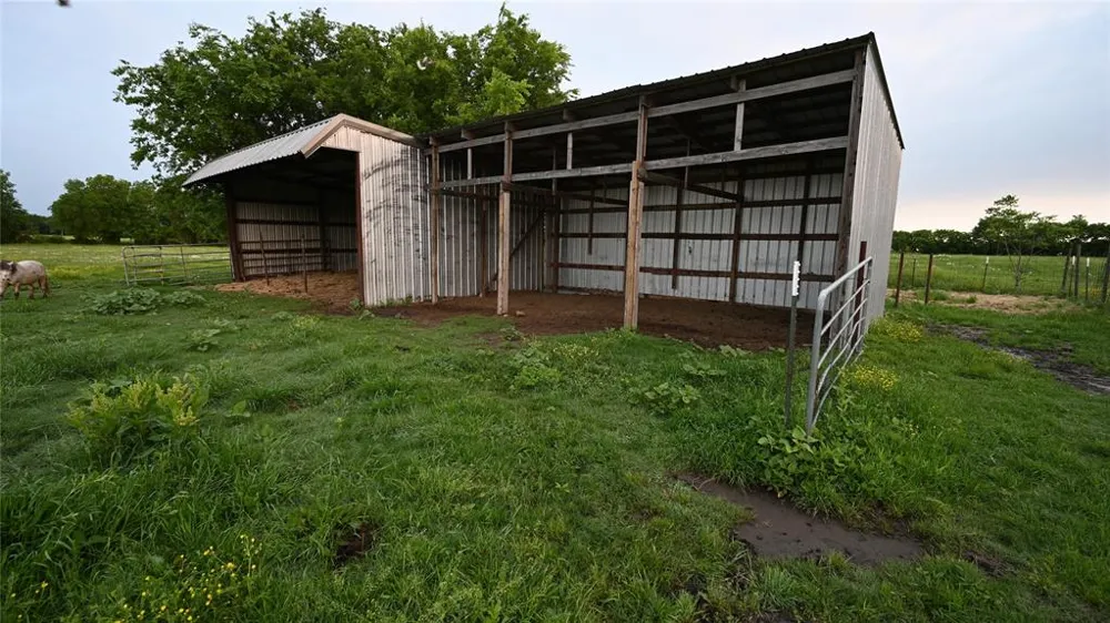 FM 1752 ROAD Whitewright, TX 75491
