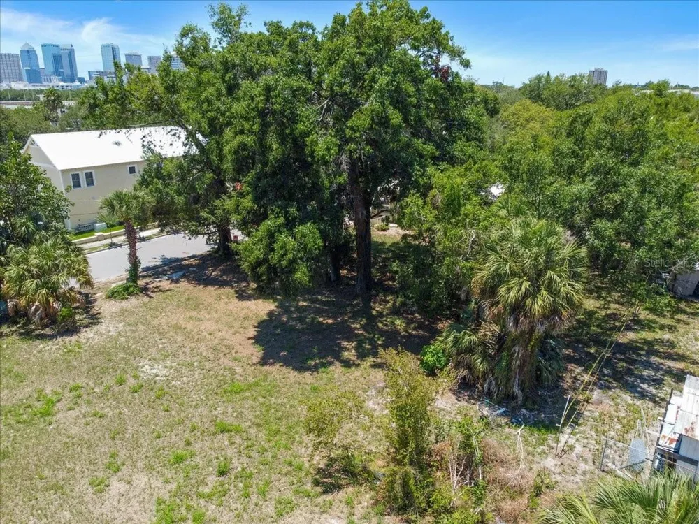 940 E 11TH AVENUE Tampa, FL 33605