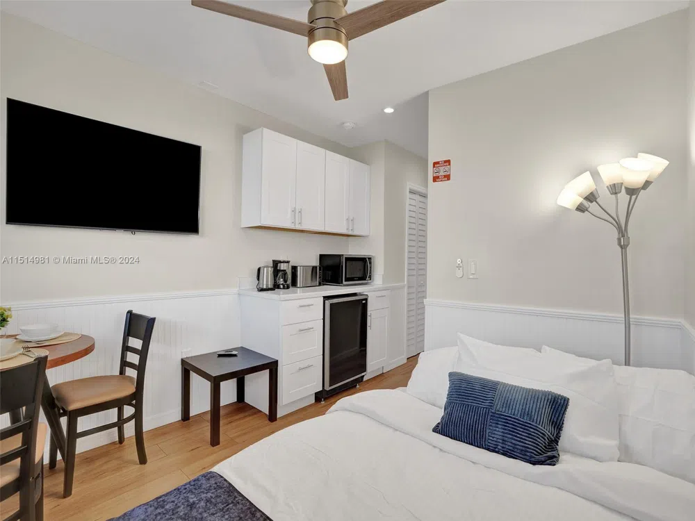 900 Surf Rd #2 Hollywood, FL 33019