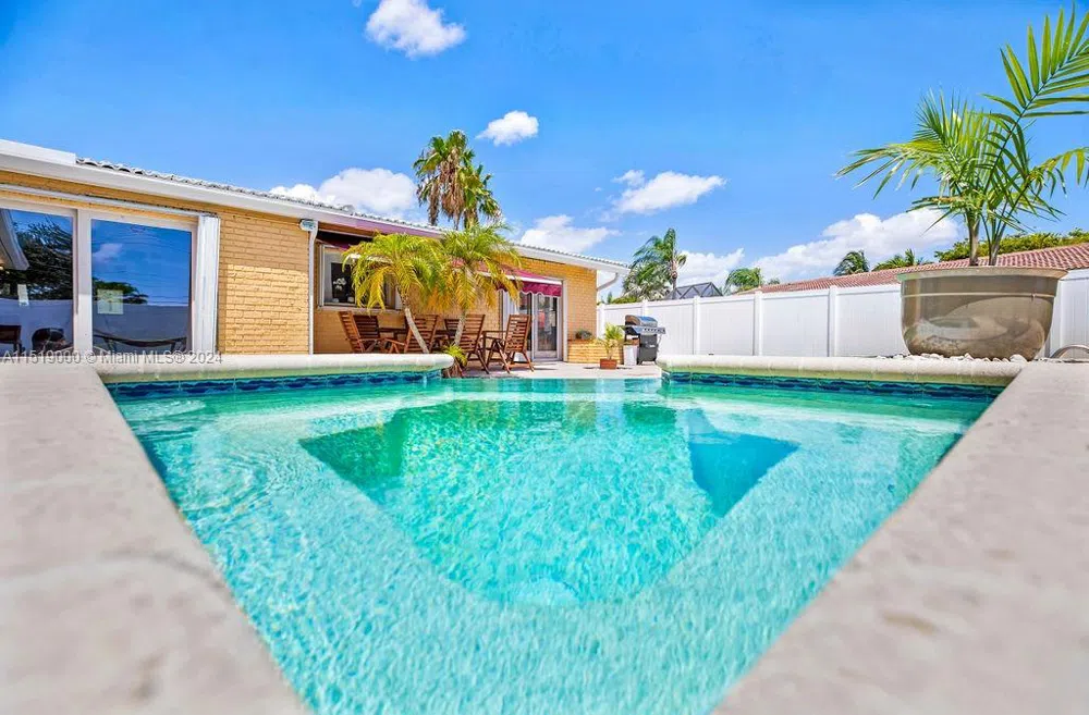 5320 NE 16th Ter Fort Lauderdale, FL 33334