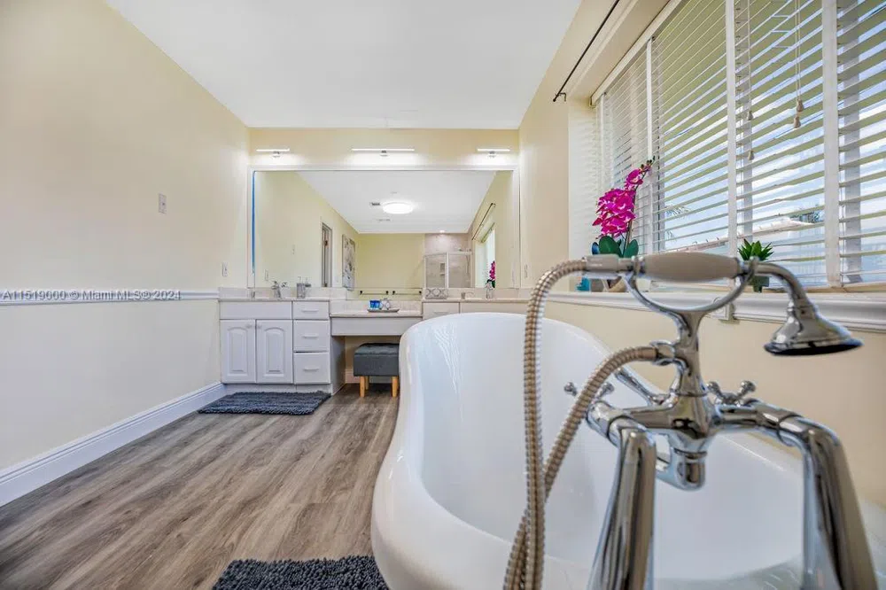 5320 NE 16th Ter Fort Lauderdale, FL 33334