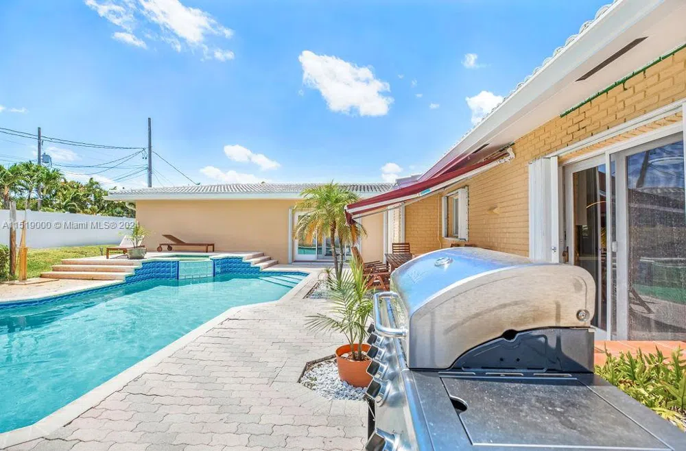 5320 NE 16th Ter Fort Lauderdale, FL 33334