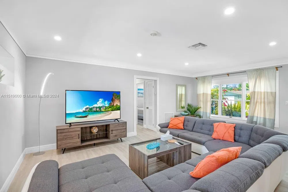 5320 NE 16th Ter Fort Lauderdale, FL 33334