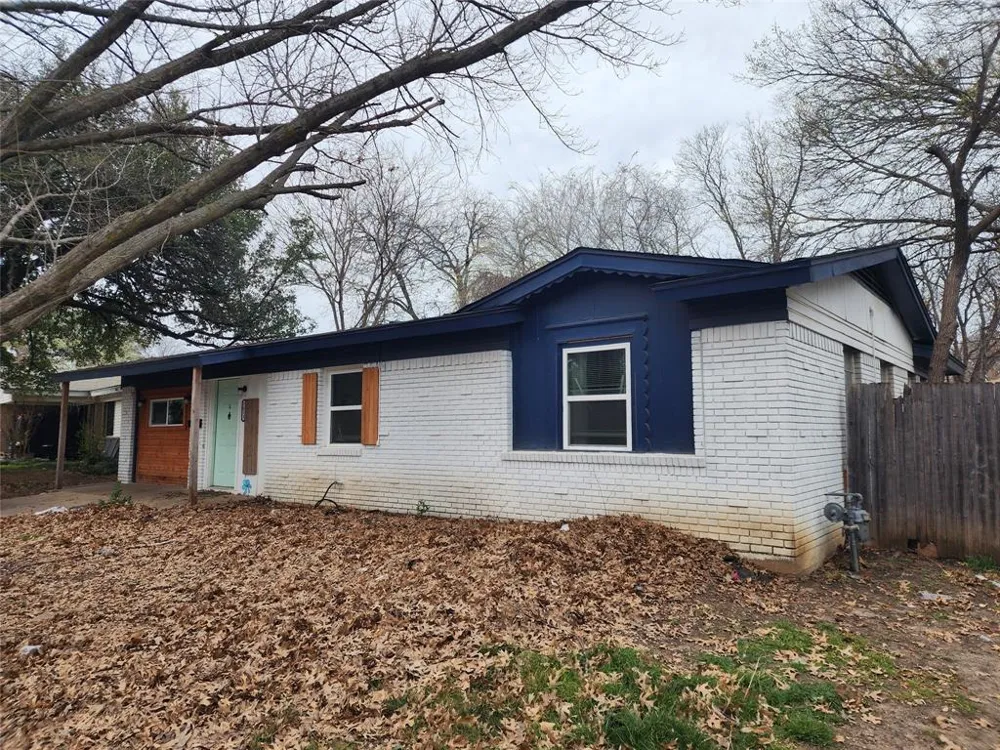 1811 Kent Drive Arlington, TX 76010
