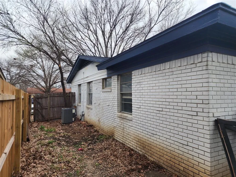 1811 Kent Drive Arlington, TX 76010