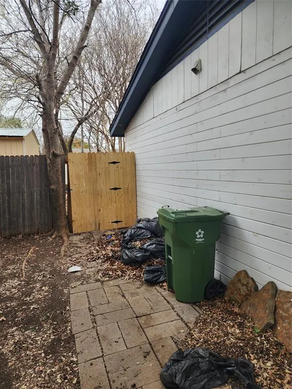 1811 Kent Drive Arlington, TX 76010