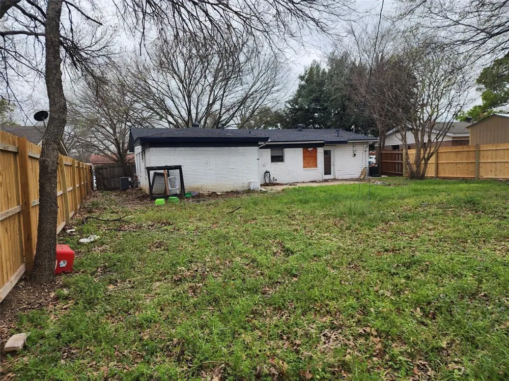 1811 Kent Drive Arlington, TX 76010