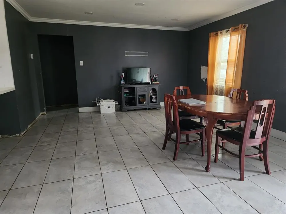 1811 Kent Drive Arlington, TX 76010