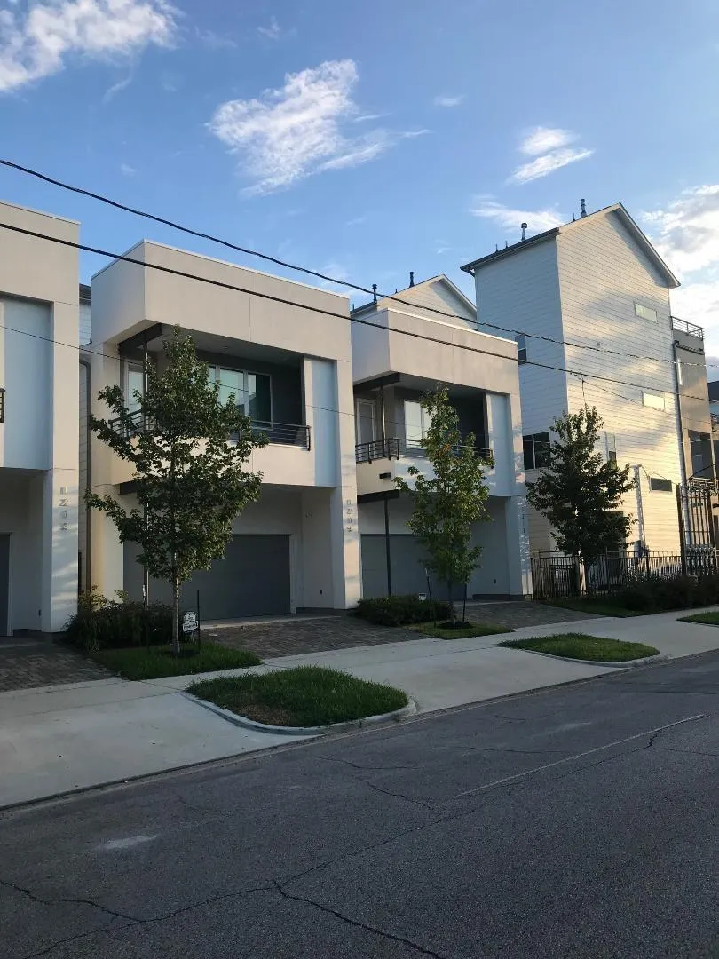 1615 Holly Street Houston, TX 77007
