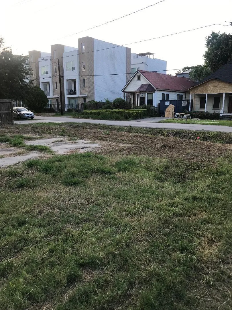 1615 Holly Street Houston, TX 77007