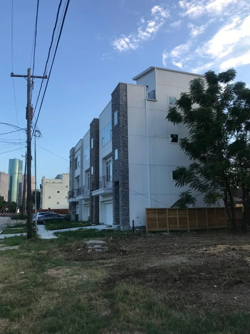 1615 Holly Street Houston, TX 77007