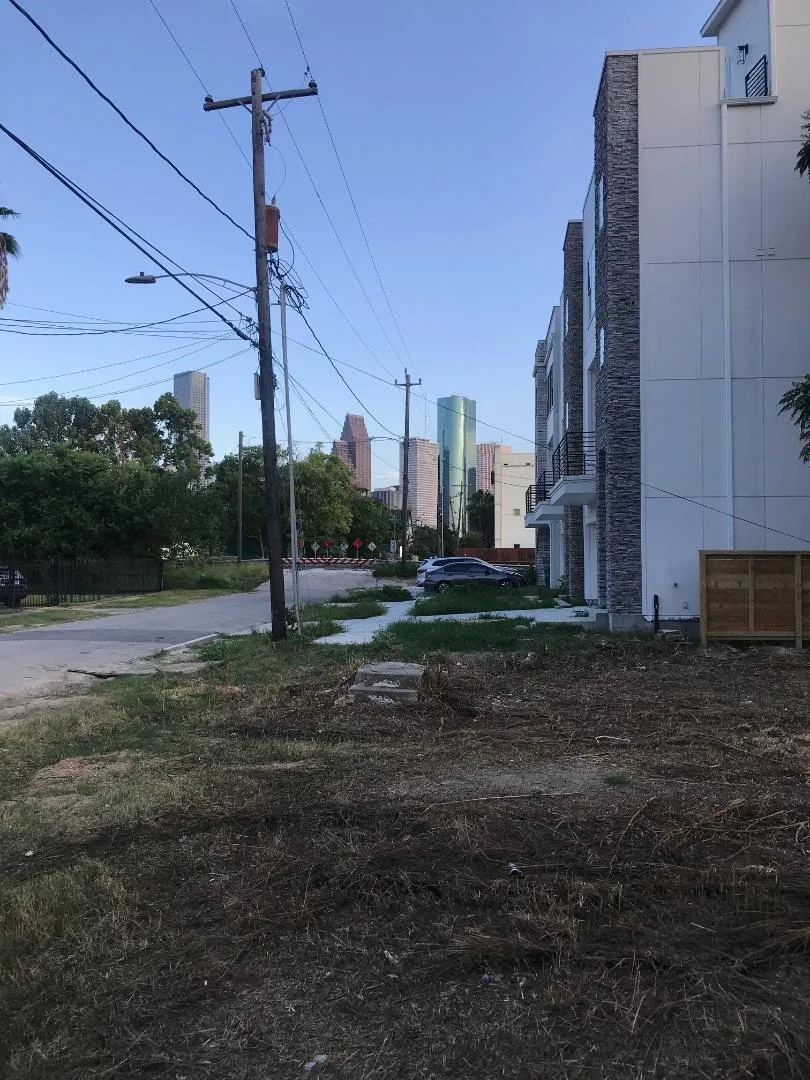 1615 Holly Street Houston, TX 77007