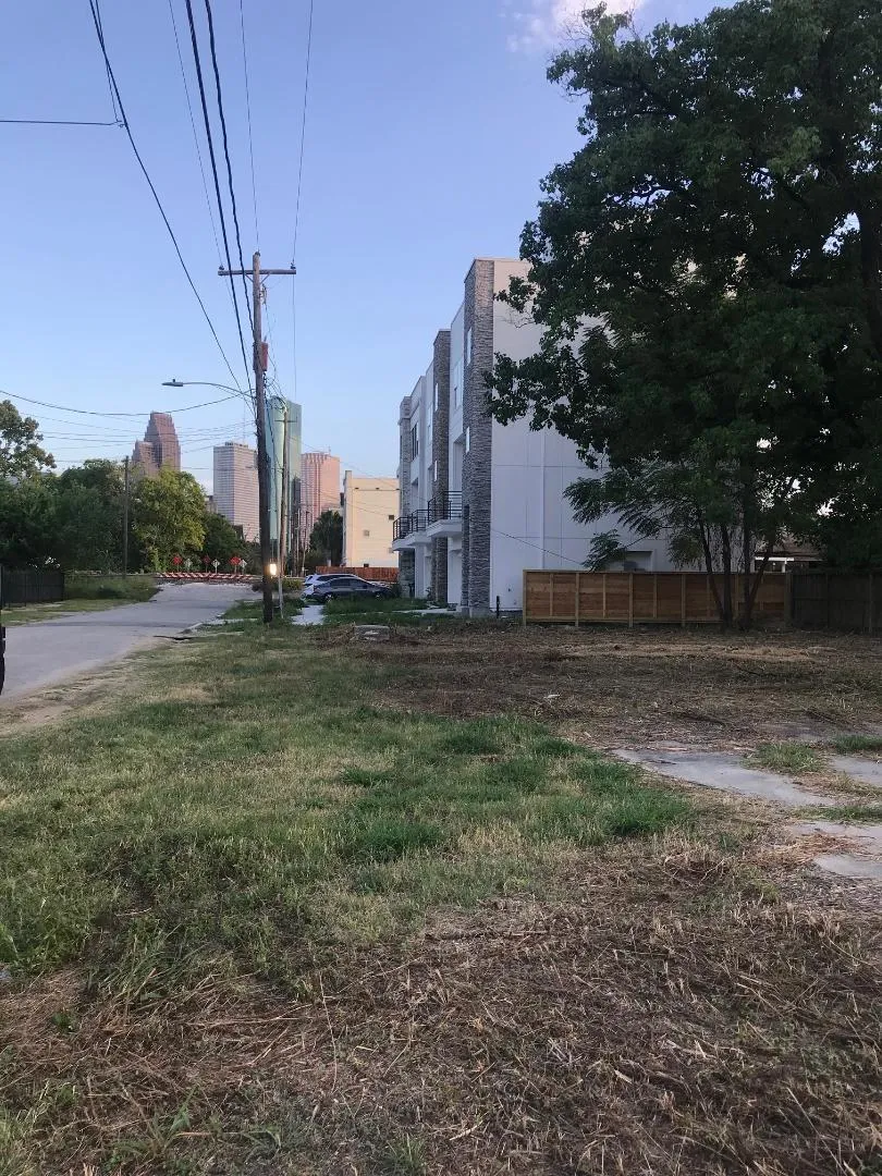1615 Holly Street Houston, TX 77007