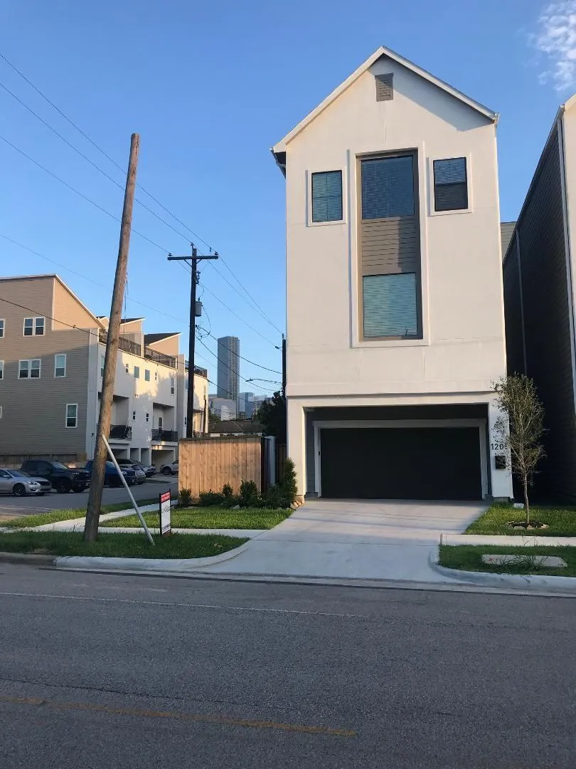 1615 Holly Street Houston, TX 77007