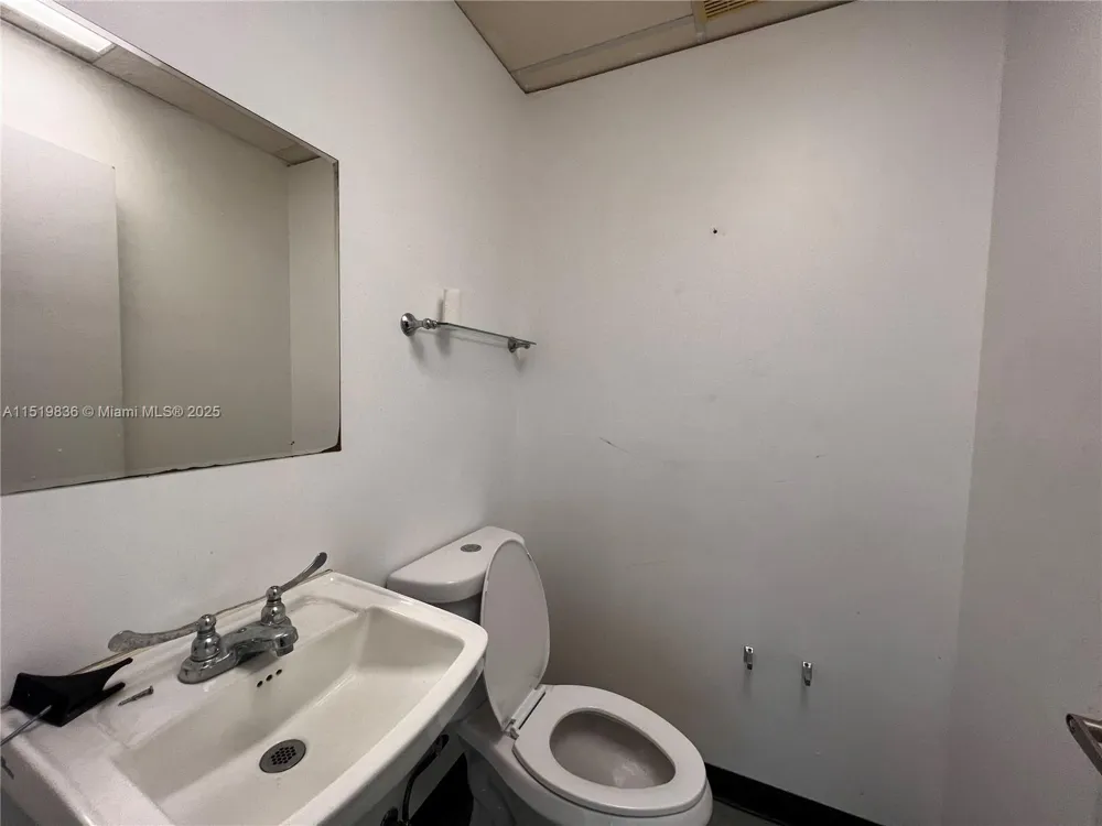 5975 W Sunrise Blvd #208B Sunrise, FL 33313
