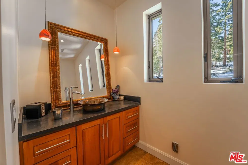 37 Bridges Lane Mammoth Lakes, CA 93546