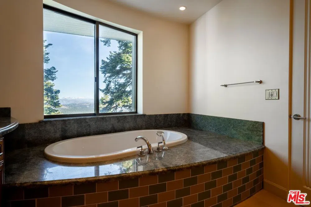 37 Bridges Lane Mammoth Lakes, CA 93546
