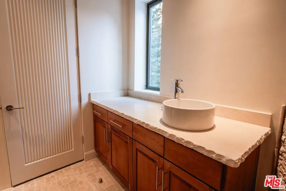 37 Bridges Lane Mammoth Lakes, CA 93546