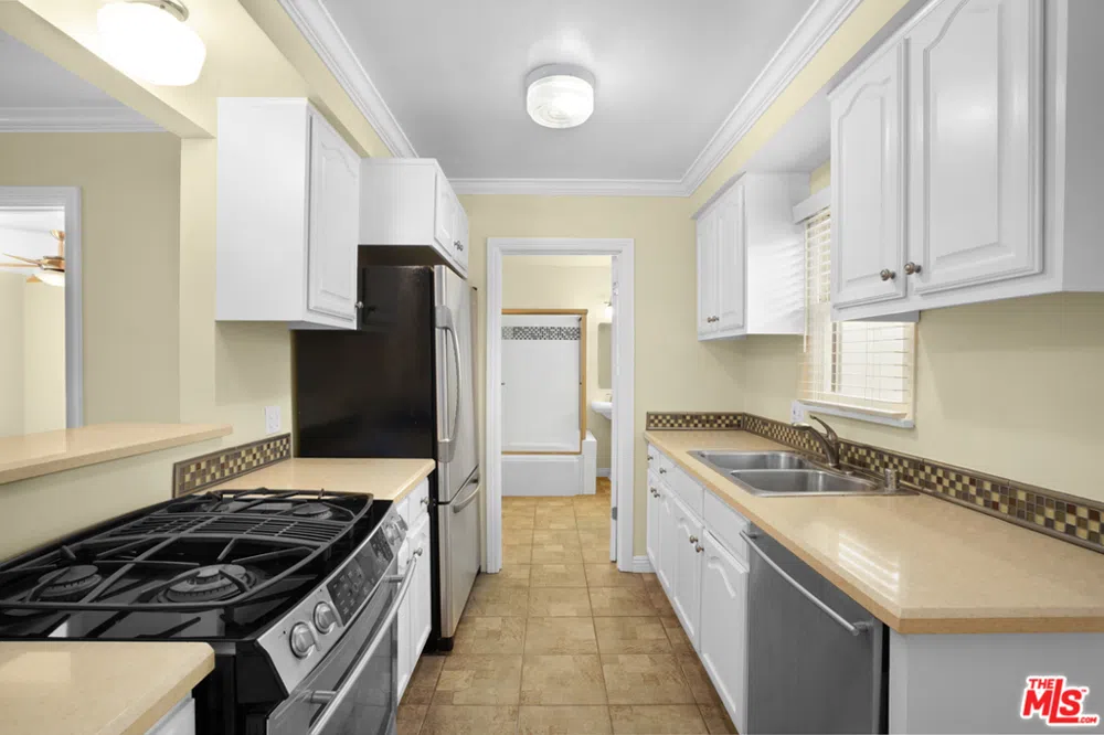 2820 ARIZONA AVENUE #3 Santa Monica, CA 90404