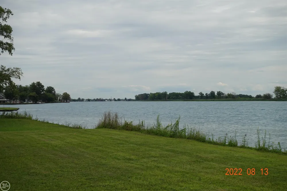 9450 S CHANNEL Clay Township, MI 48028