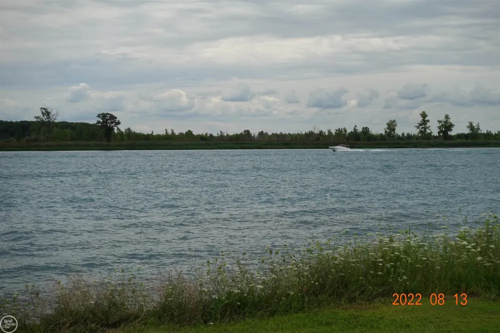 9450 S CHANNEL Clay Township, MI 48028