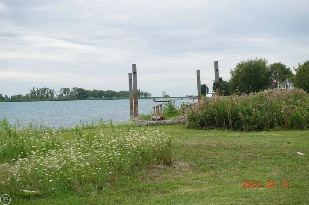 9450 S CHANNEL Clay Township, MI 48028
