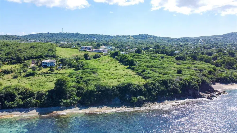 53 CALLE CANON Vieques, PR 00765