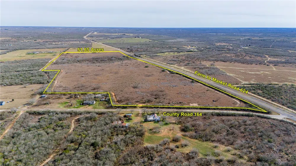 124 County Road 164 George West, TX 78022