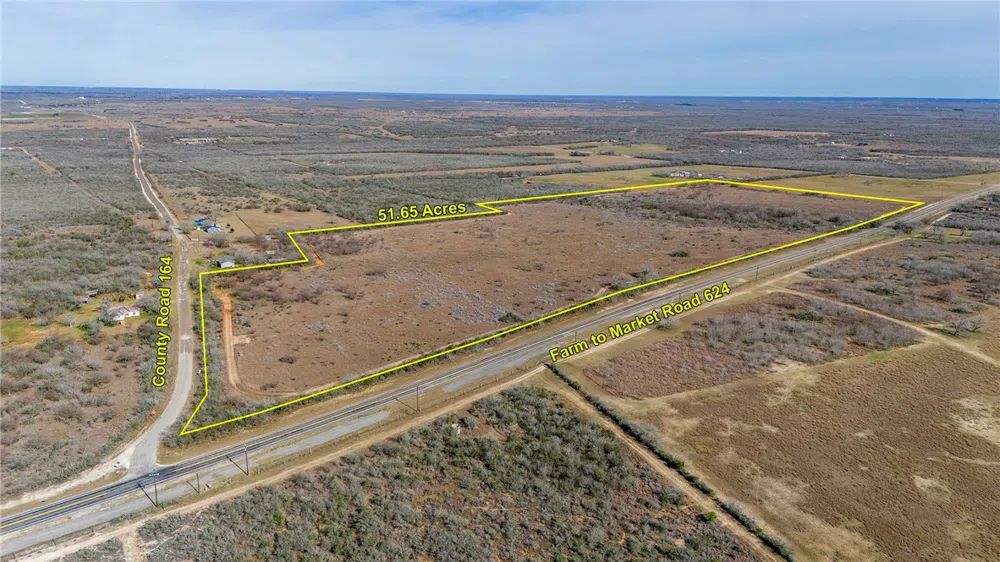 124 County Road 164 George West, TX 78022