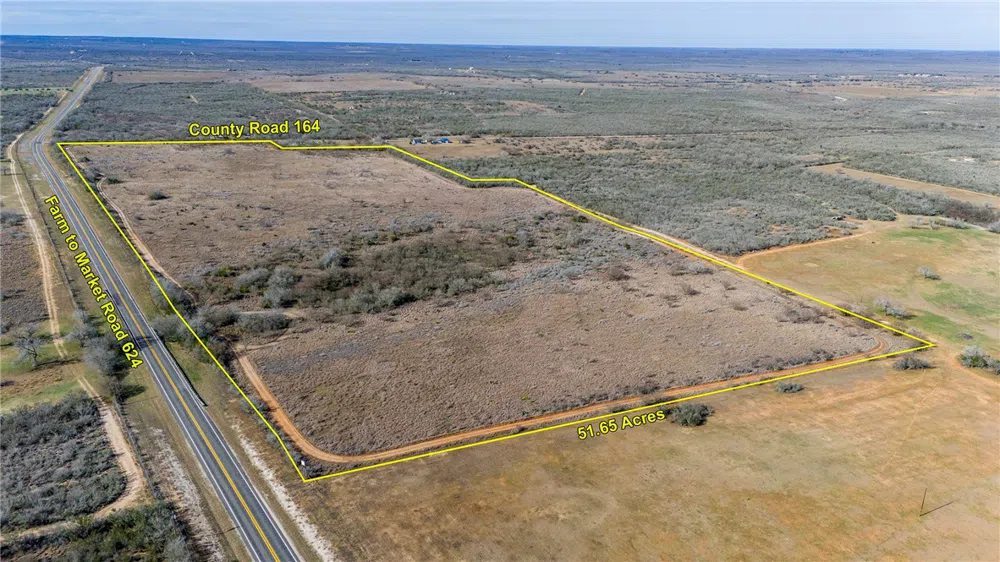 124 County Road 164 George West, TX 78022