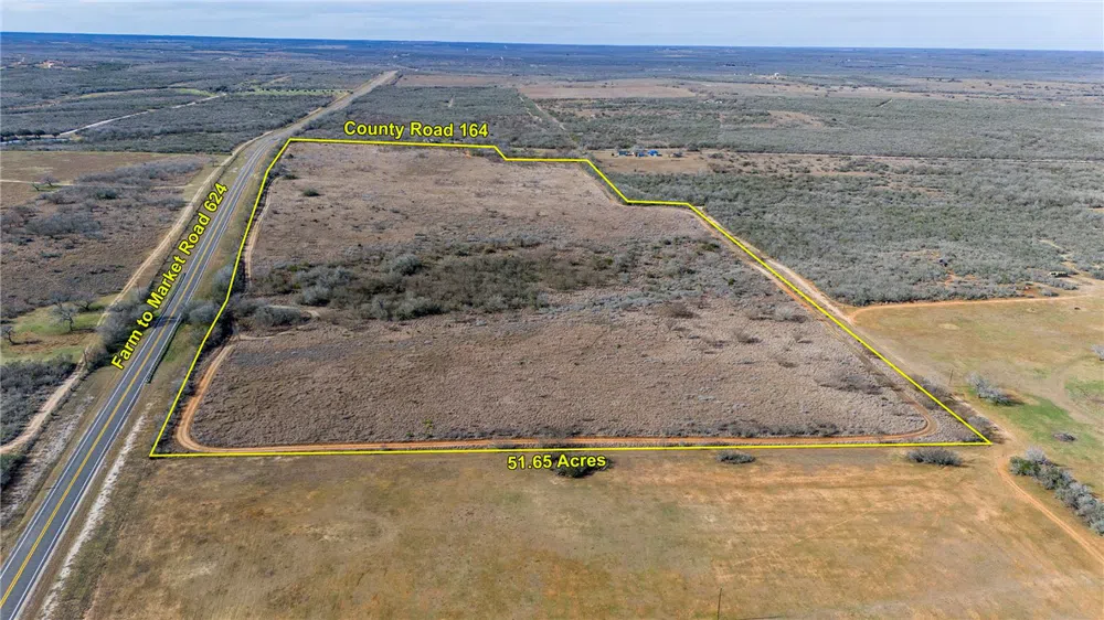 124 County Road 164 George West, TX 78022