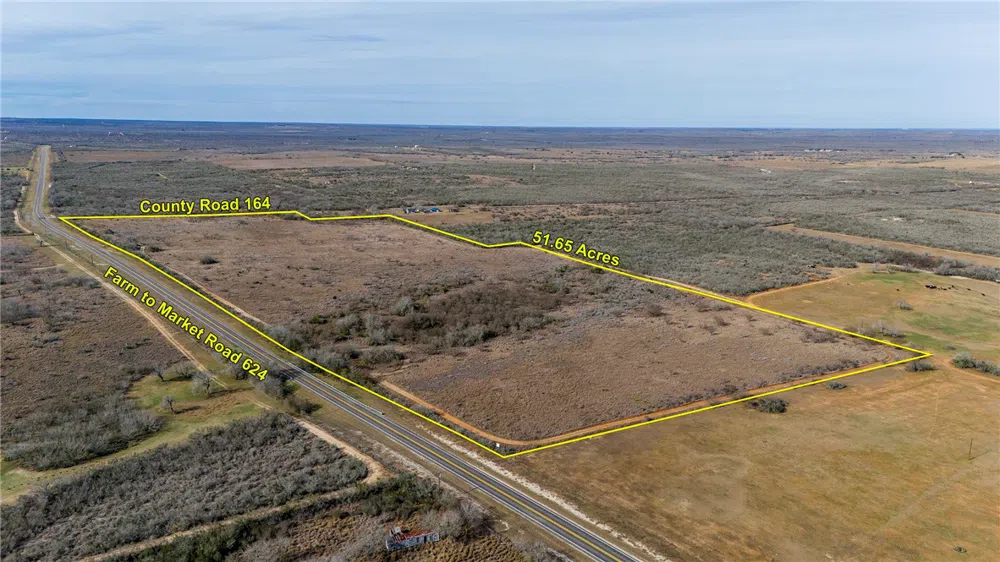 124 County Road 164 George West, TX 78022