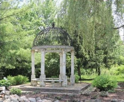 13 GROVEMONT COURT