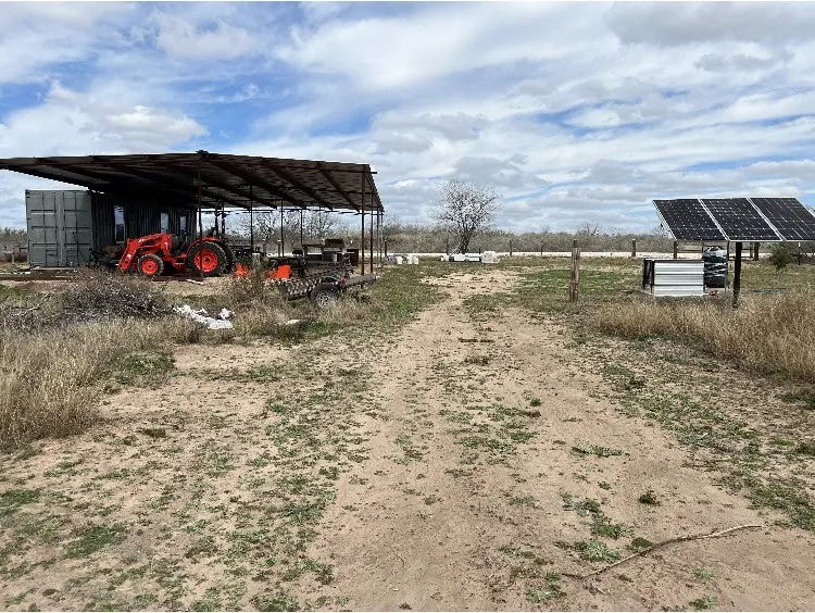 101 EL Toro RD Spur 12 San Diego, TX 78332