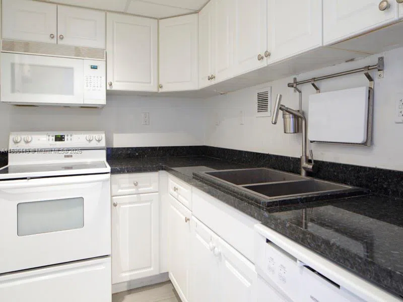1200 West Ave #202 Miami Beach, FL 33139