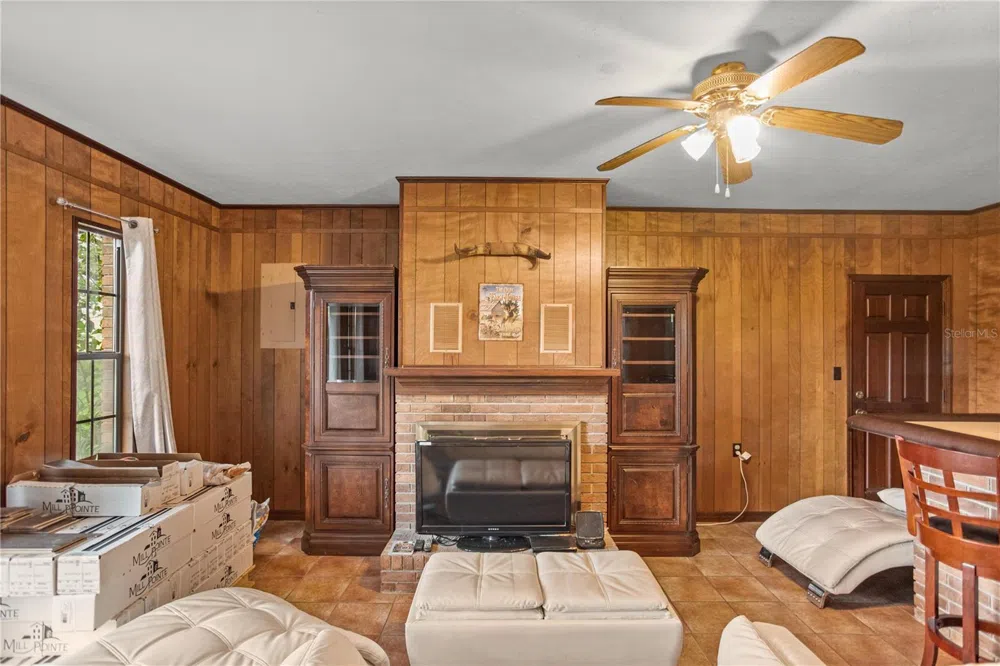 18001 SE HAWTHORNE ROAD Hawthorne, FL 32640