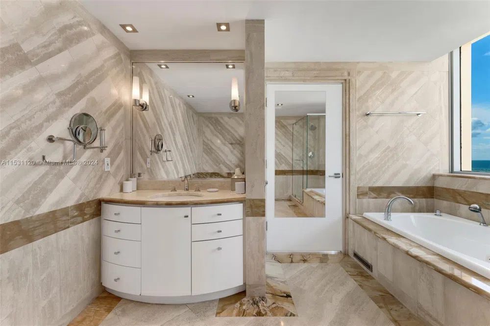 101 Ocean Dr #907 Miami Beach, FL 33139