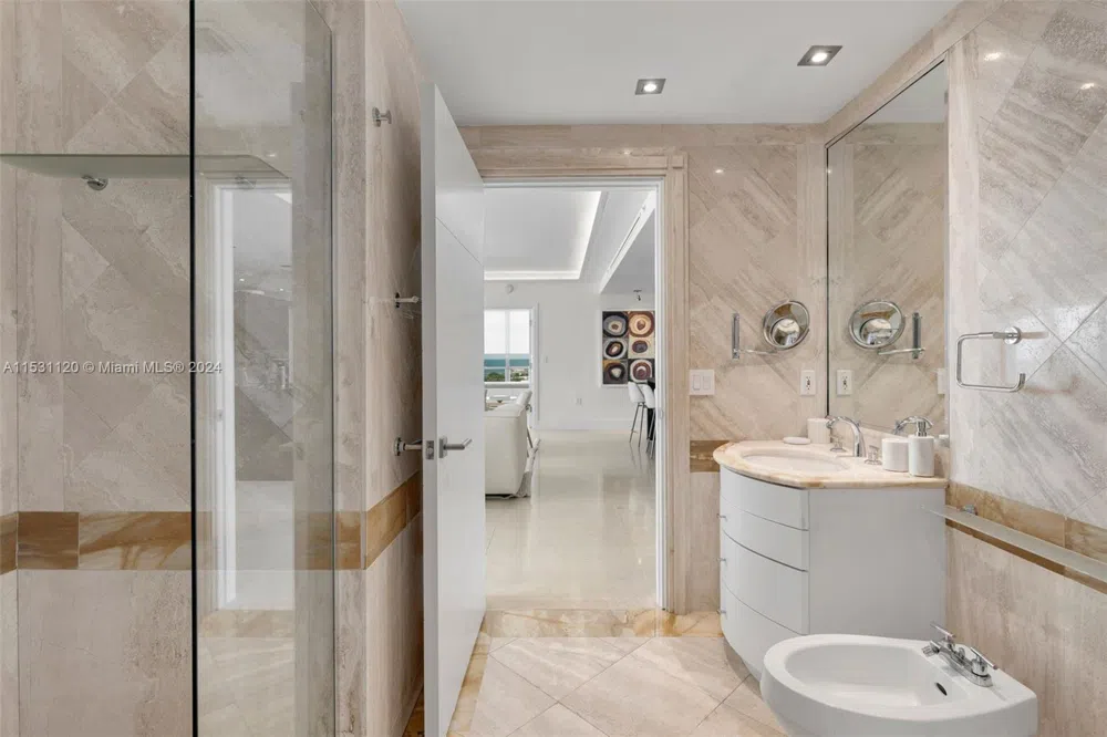 101 Ocean Dr #907 Miami Beach, FL 33139