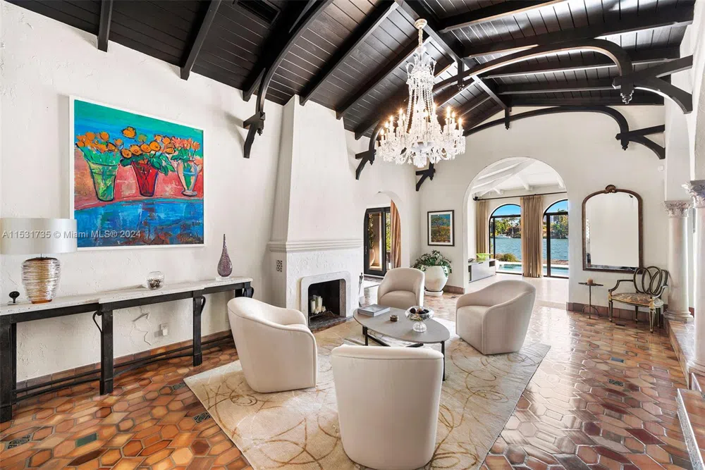 527 E Dilido Dr Miami Beach, FL 33139
